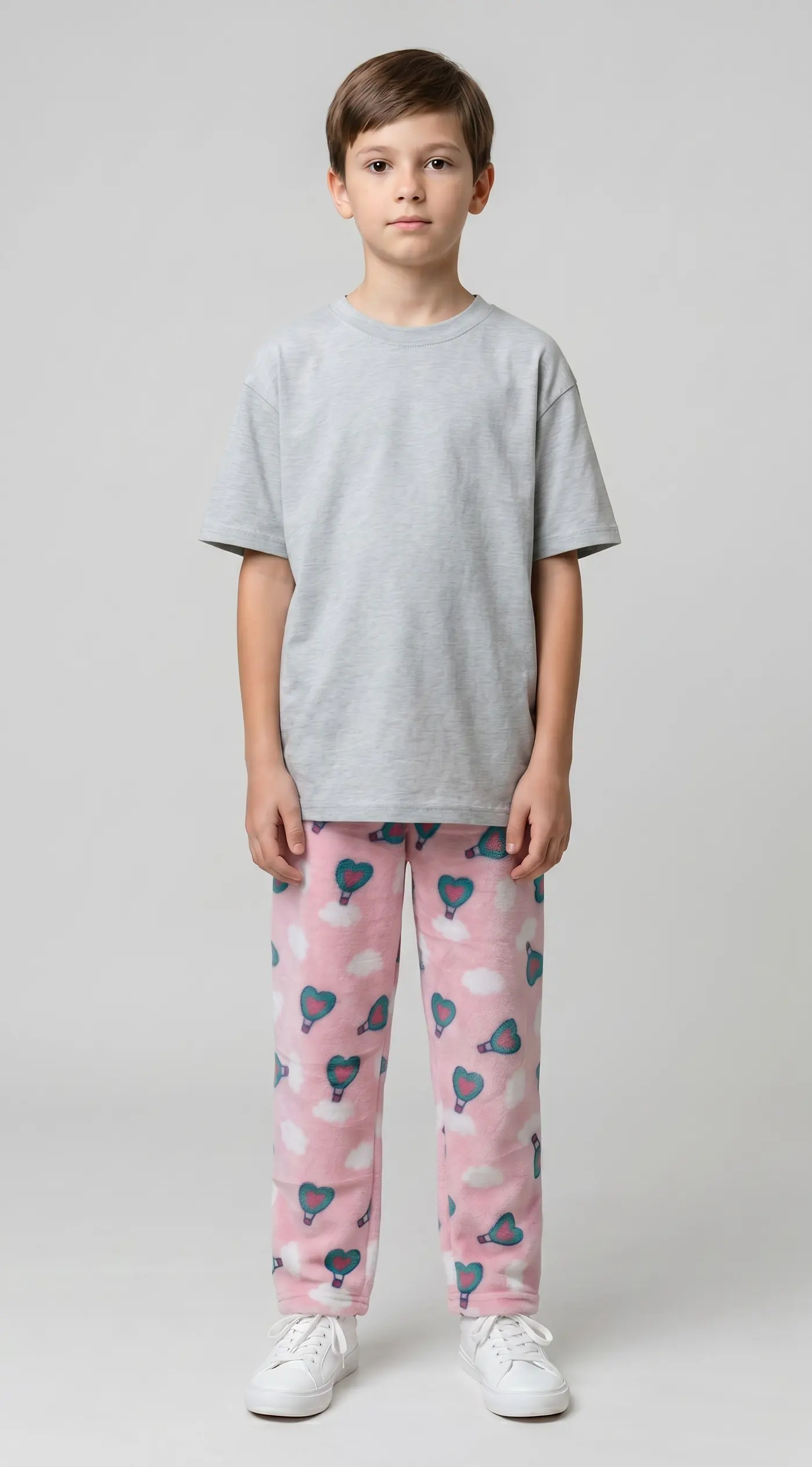 Pijama de niño de polar con pantalón estampado de globos aerostáticos.